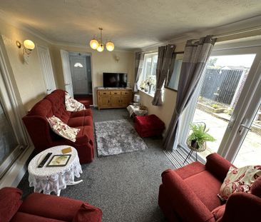 The Glebe, Great Yarmouth, Hemsby - Photo 3
