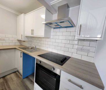 High Street, Selsey - Photo 3