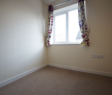 3 bedroom Semi-Detached House to let - Photo 3