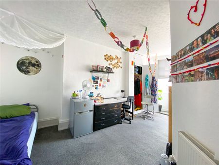 property to rent - Photo 5