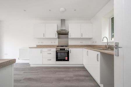 3 bedroom semi-detached house to rent - Photo 3