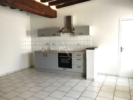 Location Maison 2 pièces 70m² LONGUENEE EN ANJOU 49770 - Photo 2