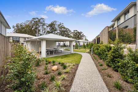 Boutique 3 Bedroom Townhouse - Photo 3