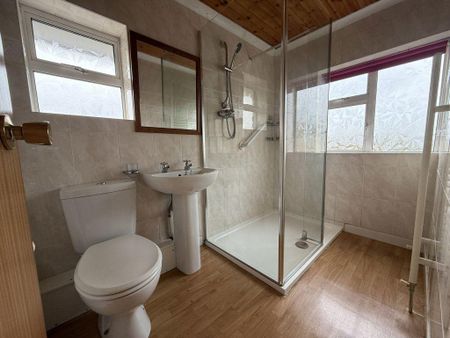 3 bedroom semi-detached house to rent - Photo 2