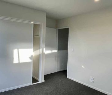 Modern Two Bedroom Townhouse - Photo 2