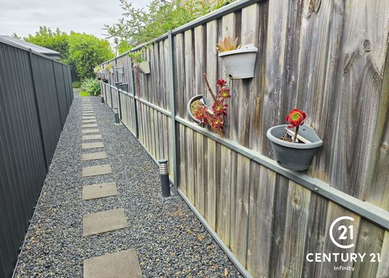 Deposit Taken&colon; Ponds School and Riverbank School Catchment for This Stunning Granny Flat - Photo 1