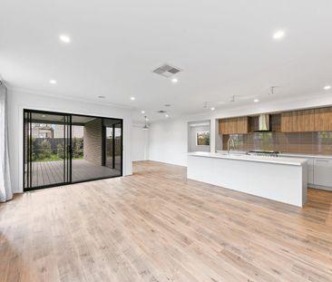 Former Display Home now available for rent! - Photo 4