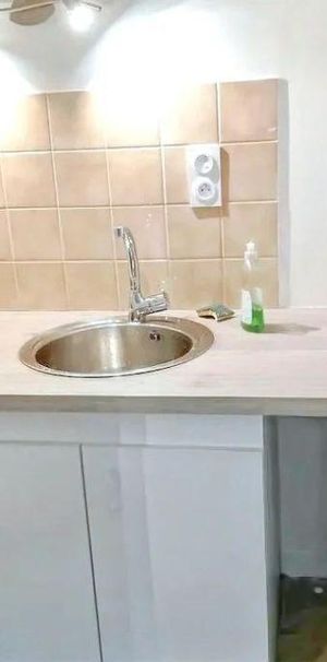 A LOUER: Un Studio situé au 2ème étage sans ascenseur en centre ville à AVALLON (89200) compren... - Photo 1