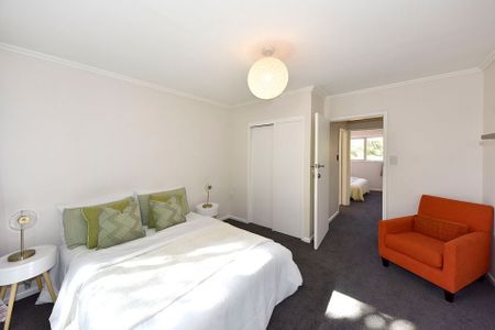 Charming 2BR Townhouse close to the University - Photo 2
