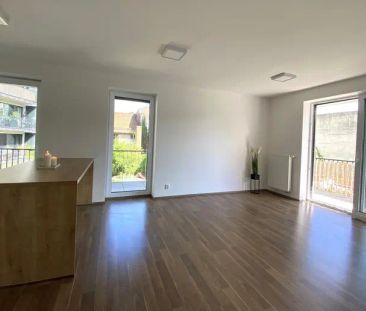 PRONÁJEM EXKLUZIVNÍHO BYTU 2+KK S VELKOU TERASOU, GARÁŽOVÝM STÁNÍM ... - Fotografie 4