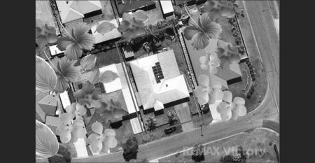 This fantastic family home with double side access and solar panels and big block - Photo 4