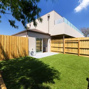 Studio Apartment, Electricity & Water Included - Photo 2