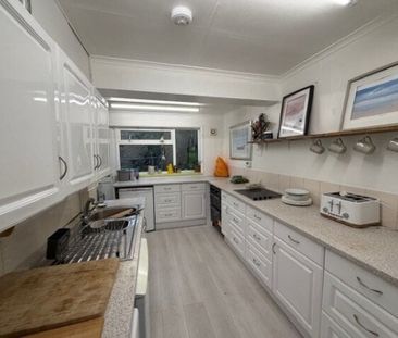 Perranuthnoe, Penzance, TR20 - Photo 4