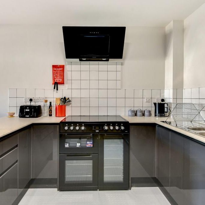 1 bedroom in a house share to rent - Photo 1