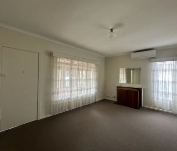 Beautifully updated and comfortable home - Photo 2