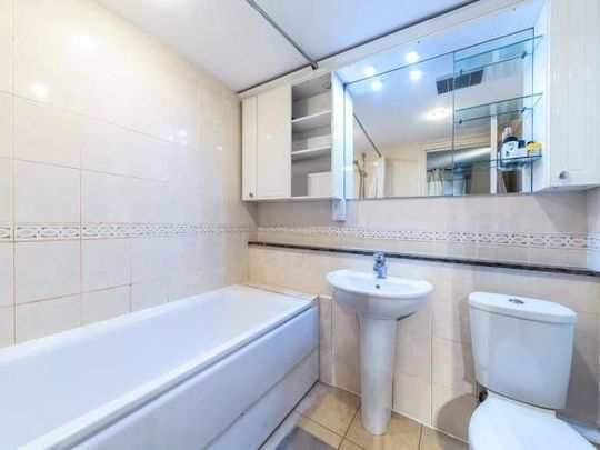 Room in a Shared Flat, Cape Yard, E1W - Photo 1