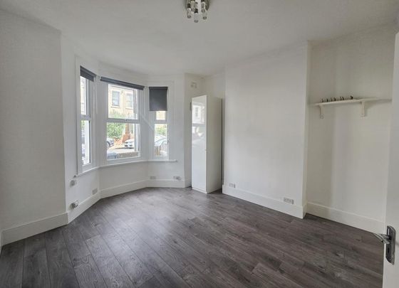 3 bedroom flat to rent - Photo 1