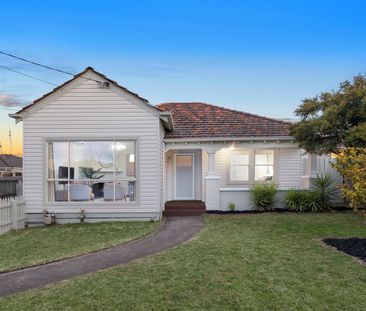 Period Charm Meets Modern Comfort – 6 Month Lease - Photo 2