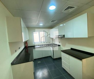 3 BEDROOMS + MAID | UNFURNISHED | L-SHAPED GARDEN - Photo 2