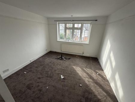 4 bedroom semi-detached house to rent - Photo 5