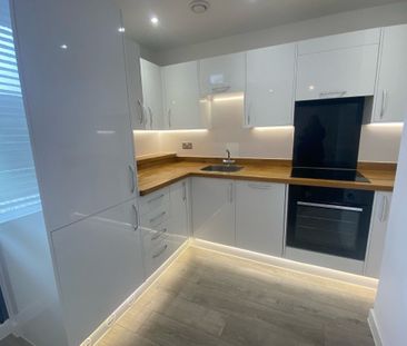 Edinburgh Gate - Photo 1