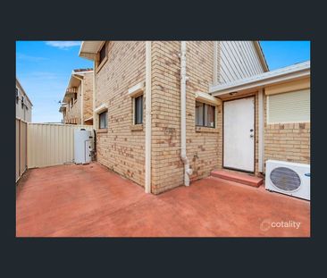 Convenient Townhouse in Prime Southern Gold Coast Location - Photo 3