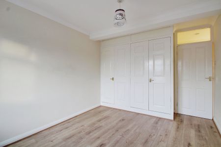 2 bed flat to rent in Meadfield Road, Slough, SL3 - Photo 2