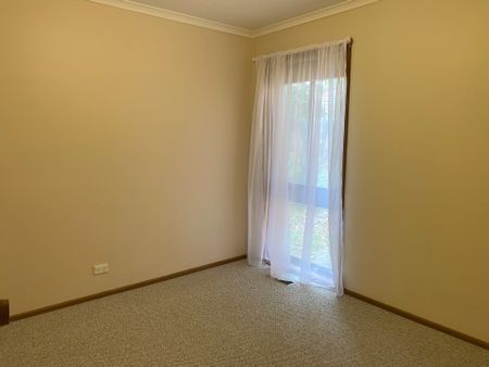 Spacious 3-Bedroom Unit in Rosanna – Available for Lease Now! - Photo 5