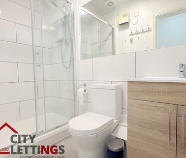 8 Bedroom Mid Terraced House - Photo 6