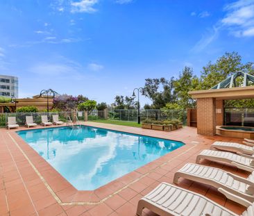 North Facing Apartment with Harbour Bridge Views & Parking - Photo 5