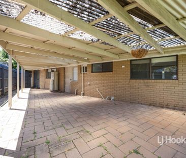 4 Tamarind Crescent, Werribee VIC, Belconnen - Photo 6