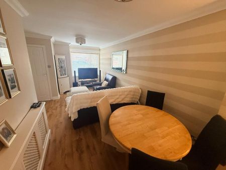 3 bedroom semi-detached house to rent - Photo 5