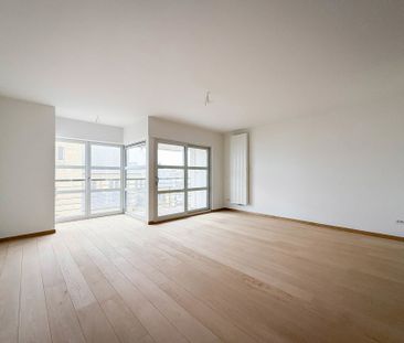 Zonnig, ongemeubeld appartement, gelegen op de Dumortierlaan - Photo 2