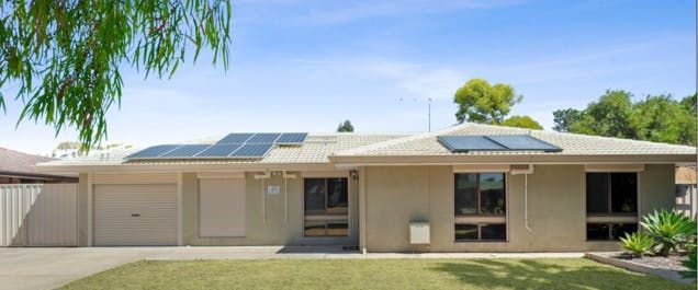 Comfortable Family Home with side access + Workshop! - Photo 1