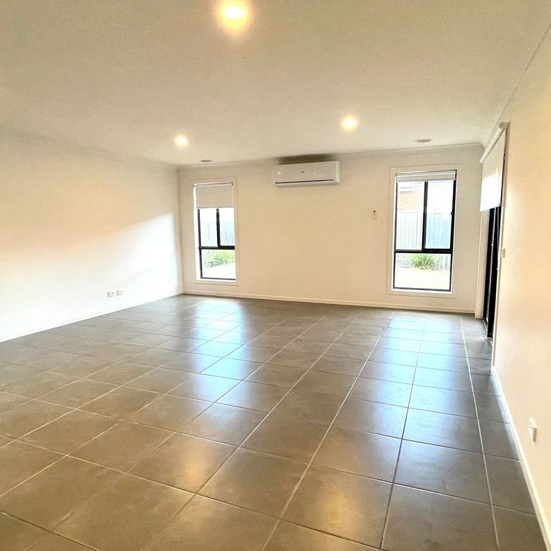 17 Ruislip Avenue, Strathtulloh, VIC 3338 - Photo 1