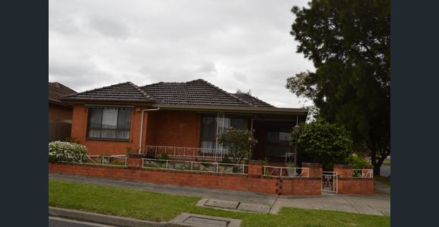 Neat Brick home! - Photo 1
