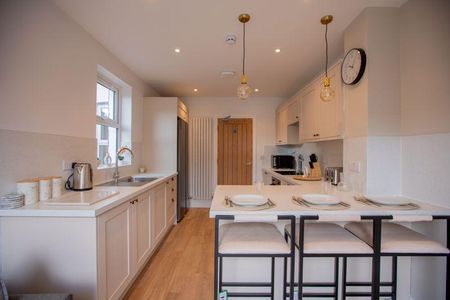 1 bedroom in a house share to rent - Photo 4