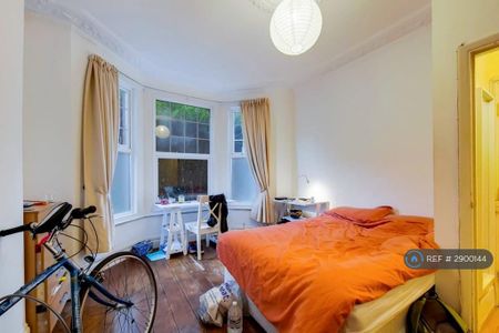 2 bedroom flat to rent - Photo 4