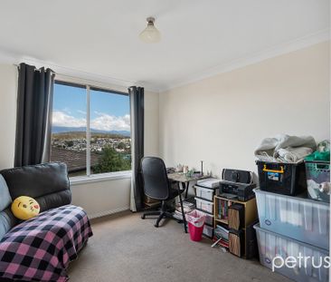 Three Bedroom Family Home - Photo 5