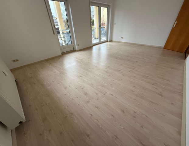 1. OG mit Feldblick / Süd-West-Balkon / Bad mit Wanne+Fenster+Dusche / Stellplatz - Foto 1