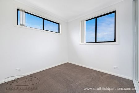Modern 3 Bedroom Apartment in Boutique Block - Photo 3