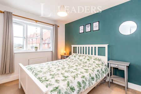 4 bedroom house to rent Langdale Terrace, Ambleside Avenue, Walton-on-Thames, KT12 - Photo 5