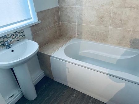 3 bedroom terraced house to rent - Photo 4