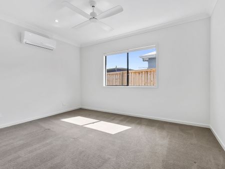 Spacious Four Bedroom Home in Quiet Pocket! - Photo 2