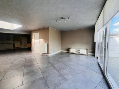 RUIME WONING MET 3 SLPK EN ZONNIGE TUIN. - Photo 2