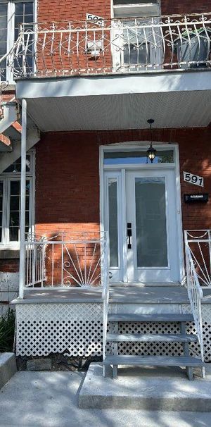 Très beau logement 4 1/2 près de promenade Bellerive! - Photo 1