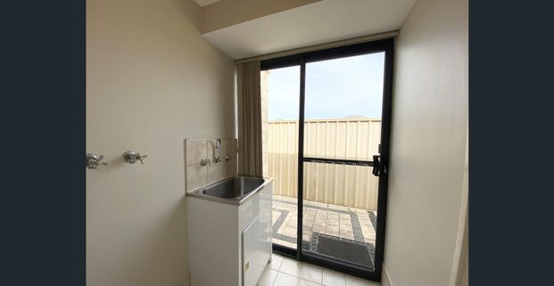 3x2 home in Canning Vale - Photo 1