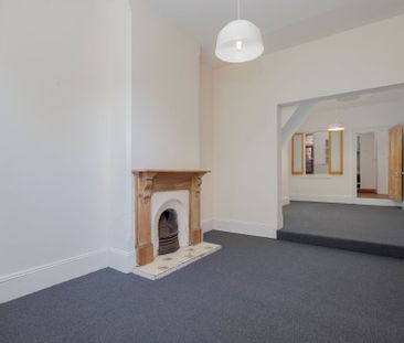 Stylish Inner-City Living - Renovated 3 Storey Townhouse in The Hill - Photo 1