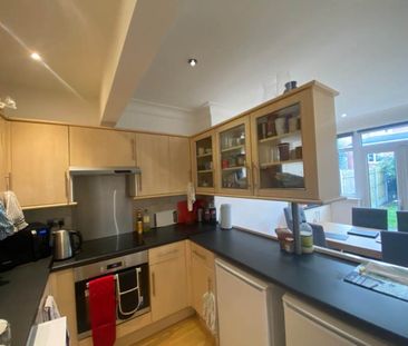 St Chads View (room 5), Headingley , Leeds - Photo 2