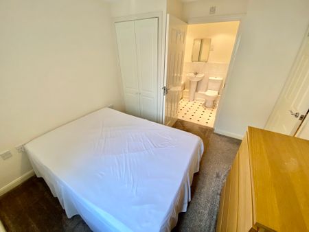 1 Bedroom - Photo 5